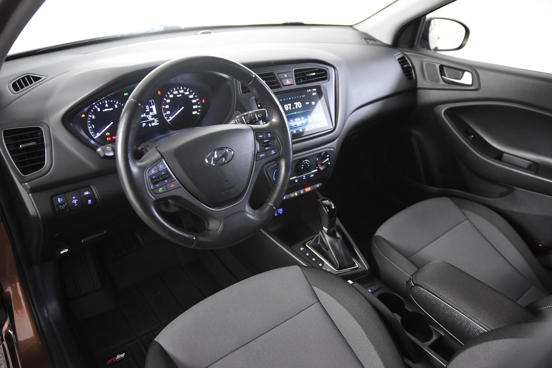 Hyundai i20 1.4i i-Vision Automaat *Navigatie*Camera*Stoelve, Auto's, Euro 6, 4 cilinders, Bedrijf, 1000 kg