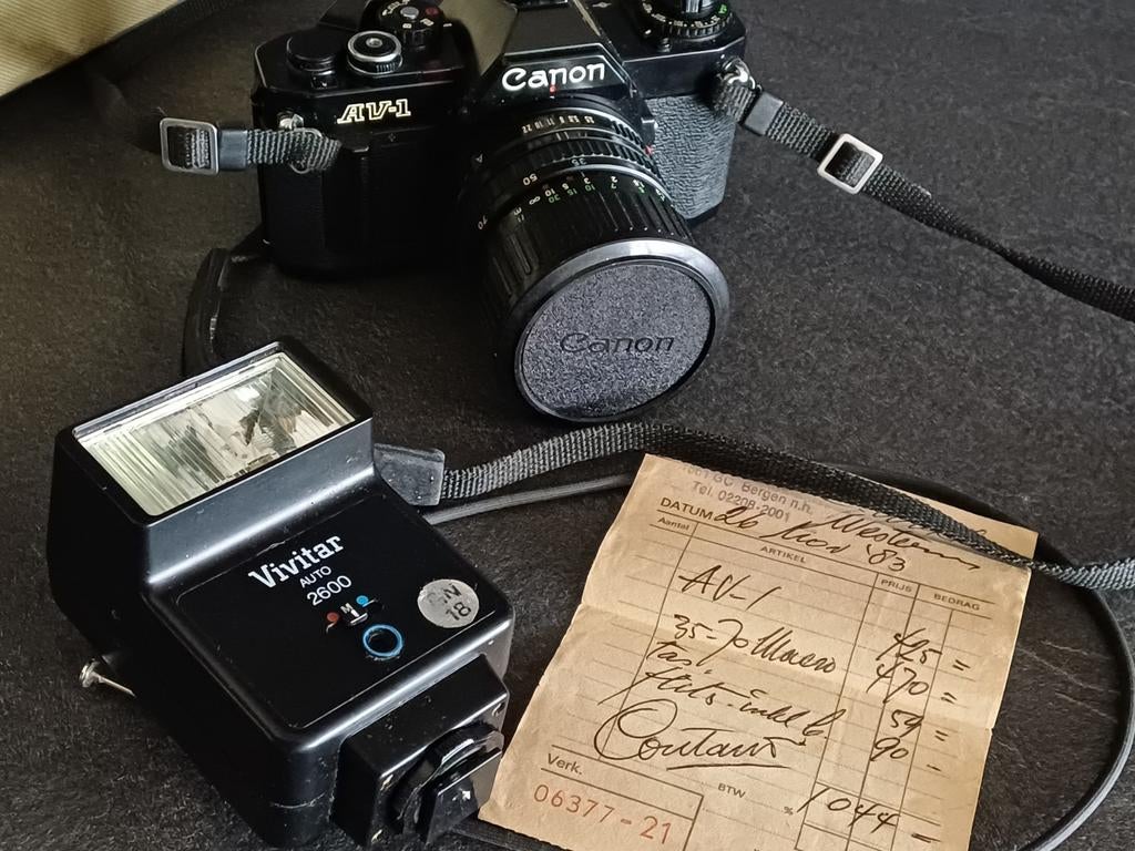 Canon AV-1 Spiegelreflexcamera & Canon 35/70 Lens etc. € 75, Audio, Tv en Foto, Fotocamera's Analoog, Ophalen, Gebruikt, Spiegelreflex