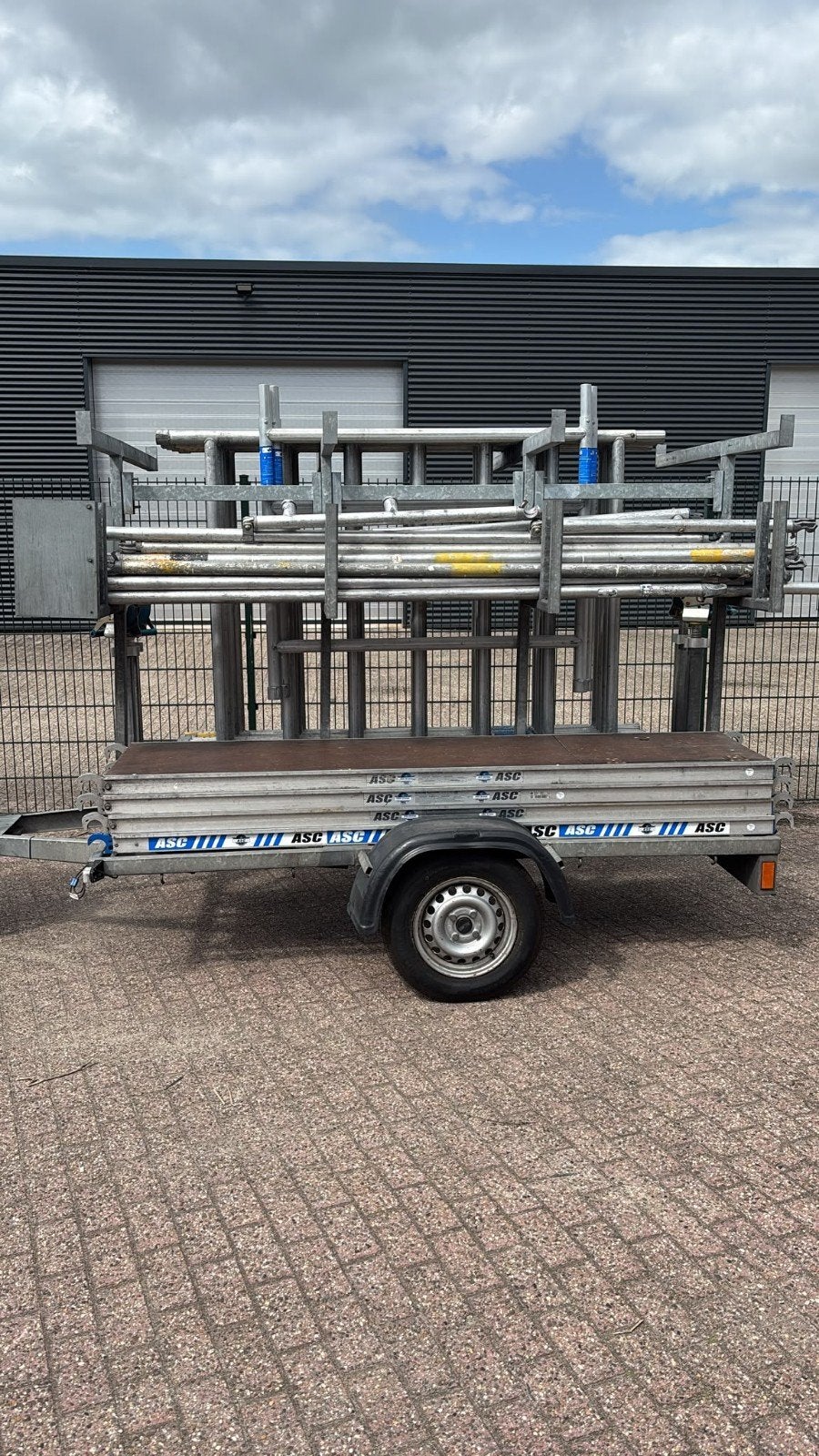 rolsteiger op aanhanger werkhoogte 10.2 meter te koop, Doe-het-zelf en Verbouw, Steigers, Ophalen, Gebruikt, Rolsteiger of Kamersteiger