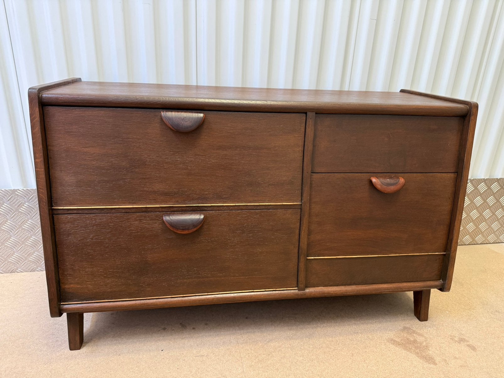 Lowboard vintage dressoir kast met mooie greepjes, Ophalen, 100 tot 150 cm, Eikenhout, Zo goed als nieuw