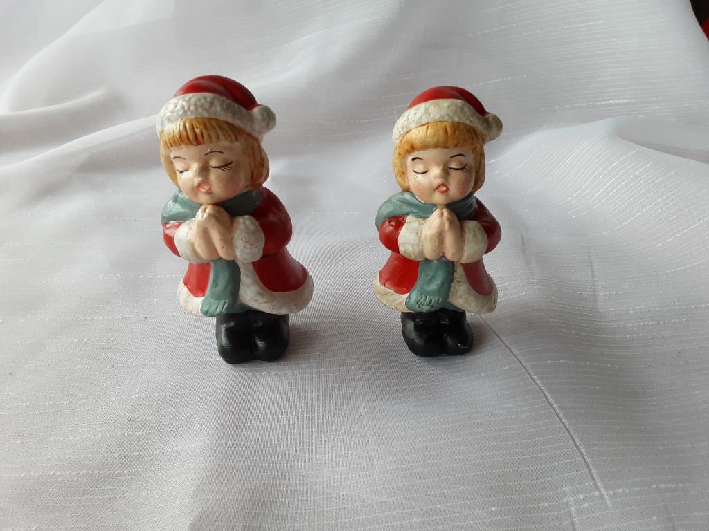 Kerst meisjes, keramiek, vintage, 2 stuks, Diversen, Kerst, Ophalen of Verzenden, Zo goed als nieuw