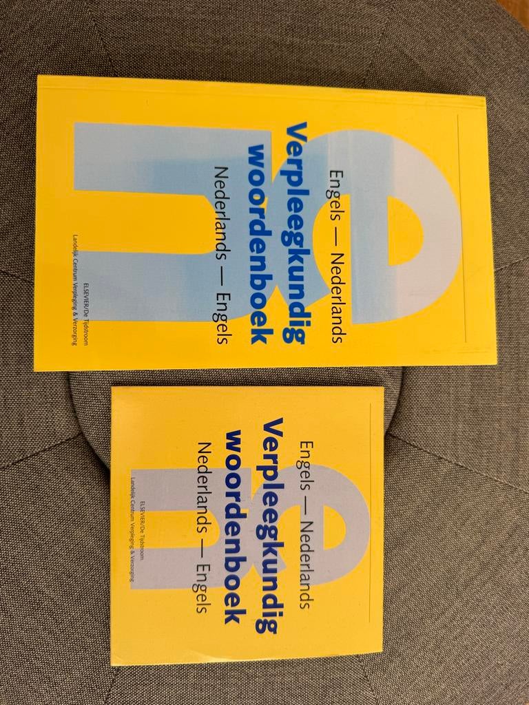 Verpleegkundig woordenboek Engels-Nederlands, Ophalen of Verzenden, Zo goed als nieuw, Overige uitgevers, Nederlands