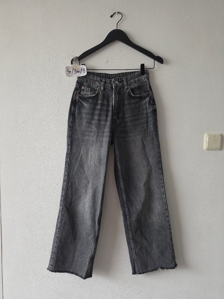 Stradivarius spijkerbroek maat S/36, Zwart, Ophalen of Verzenden, Zo goed als nieuw, W28 - W29 (confectie 36)