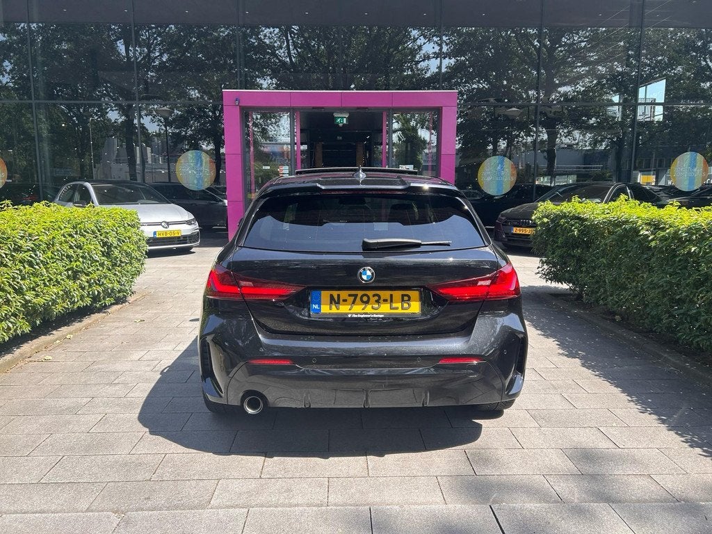 BMW 1-serie 118i High Executive Edition | WORDT VERWACHT | A, Auto's, BMW, 12 maanden, 136 pk, Gebruikt, Zwart