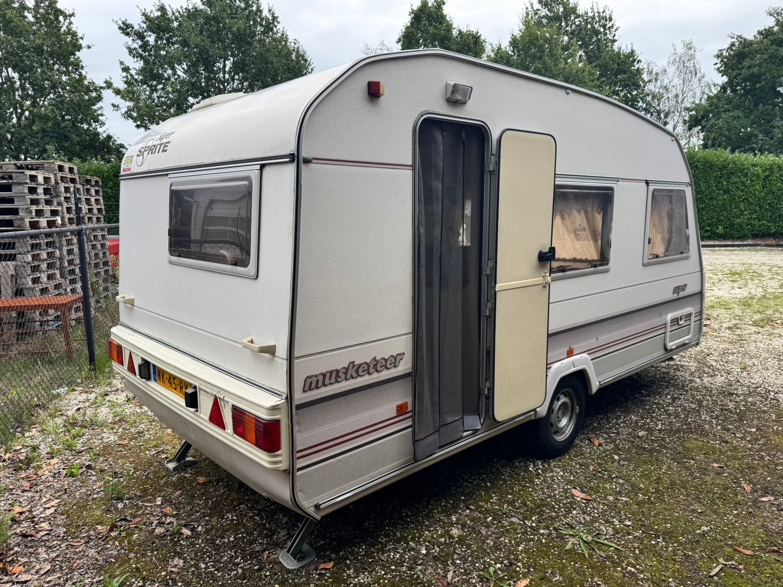 Caravan Sprite Musketeer Super - Inc Voortent! Lichtgewicht!, 2 aparte bedden, Bedrijf, Treinzit, Sprite
