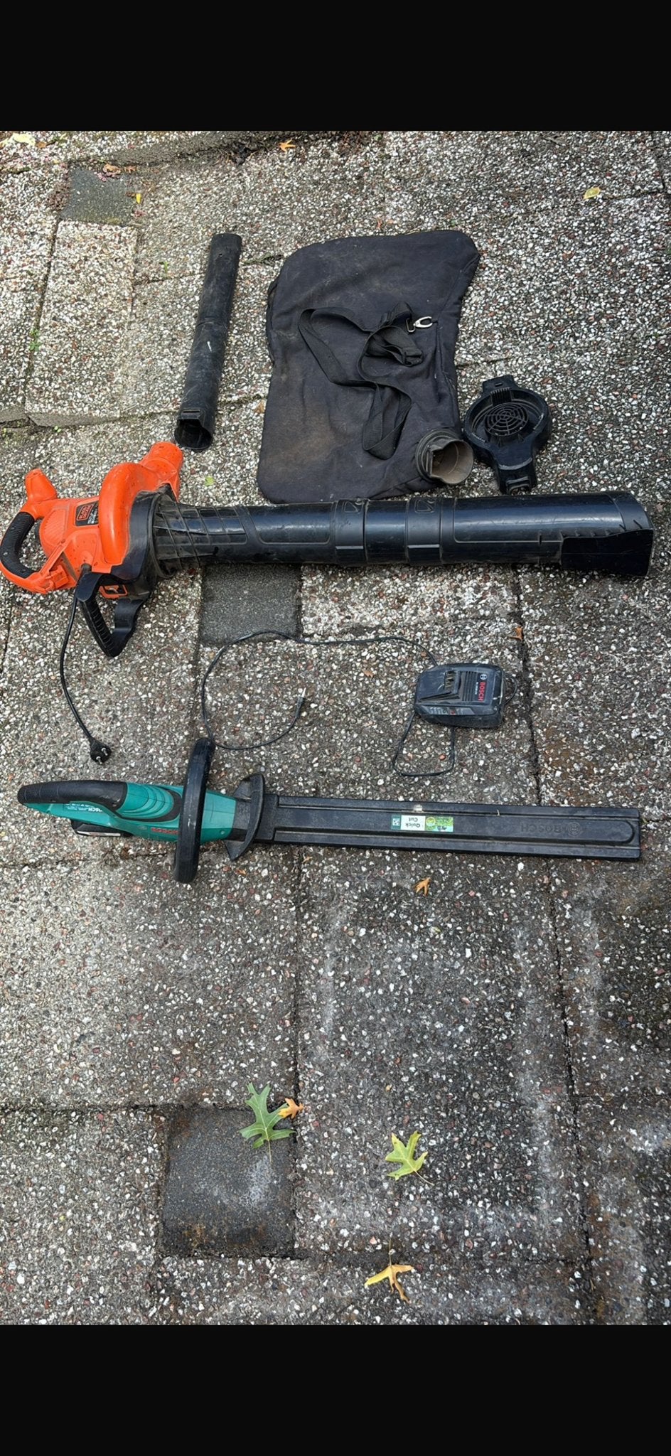 Bosch Heggenschaar (accu) & Black+Decker Bladblazer/Zuiger, Ophalen, Gebruikt, Accu