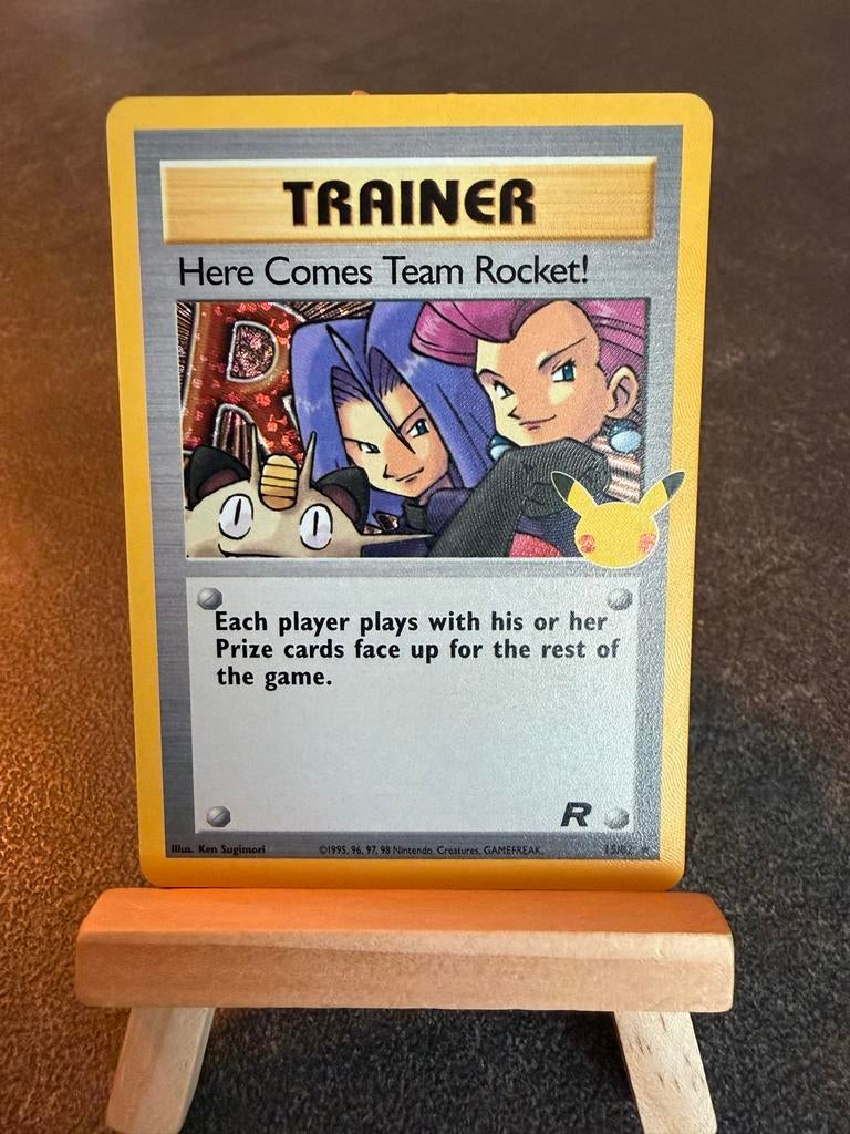 Here Comes Team Rocket - Celebrations - 25th - Pokemon, Ophalen of Verzenden, Gebruikt, Losse kaart