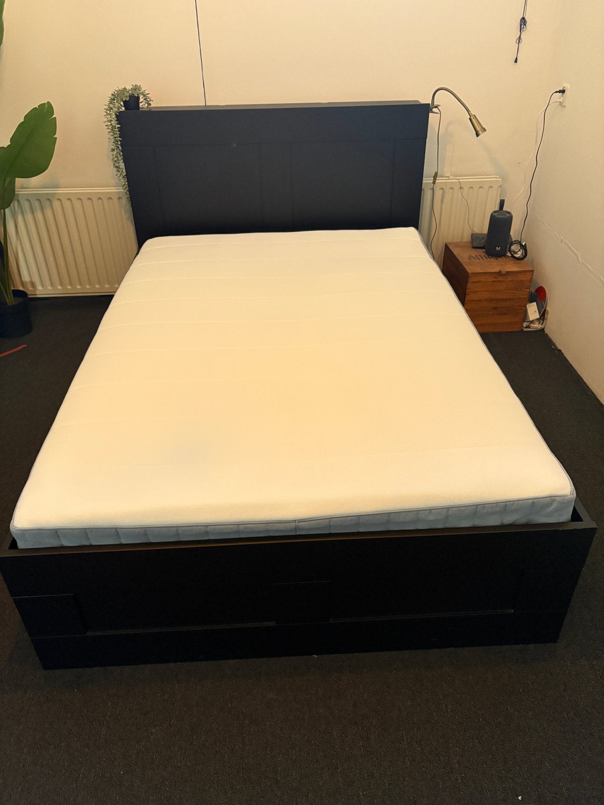 IKEA Brimnes bed 140x200 met 4 lades en matras, Zwart, Tweepersoons, Zo goed als nieuw, 200 cm