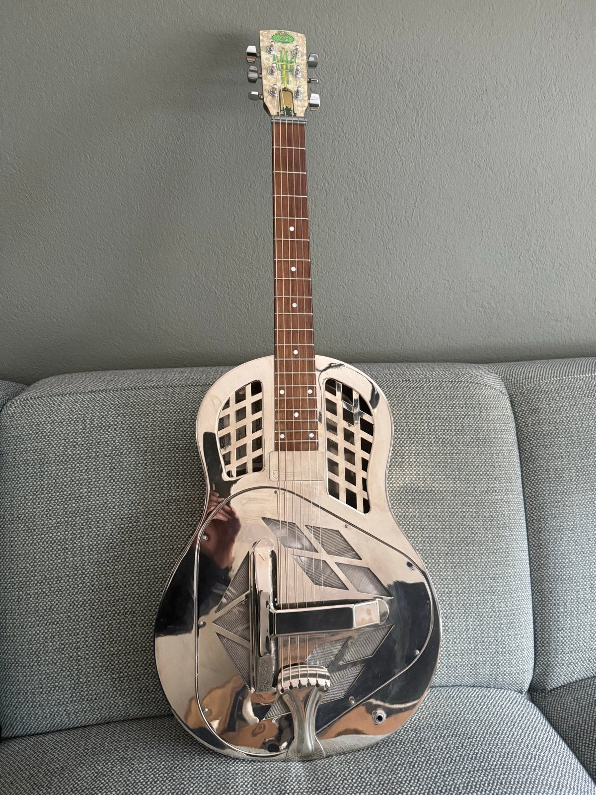 Regal RC 51 tricone resophonic guitar, Ophalen of Verzenden, Zo goed als nieuw, Resonator- of Dobrogitaar, Met koffer
