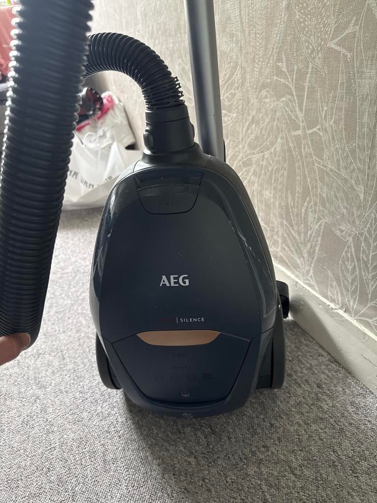 AEG VX8.2 Silence stofzuiger - Krachtig en stil, Witgoed en Apparatuur, Stofzuigers, Gebruikt, Stofzuiger, Minder dan 1200 watt