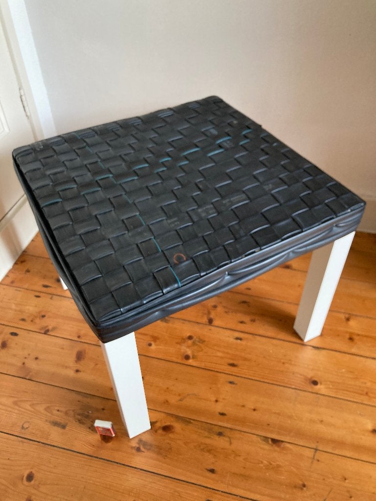Rubberen bijzettafeltje gevlochten fietsbanden upcycled, Huis en Inrichting, Tafels | Bijzettafels, 45 tot 60 cm, Kunststof, Recycled 2e kans