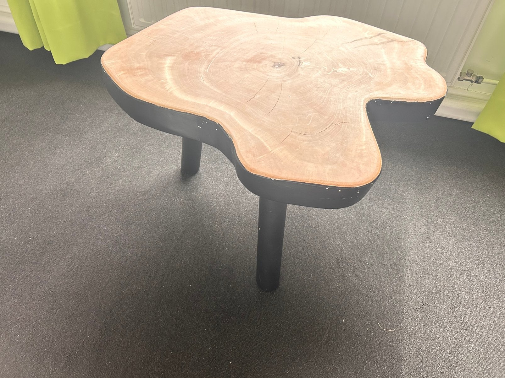 Mooie robuuste boomstam bijzettafel – echt hout, Huis en Inrichting, Gebruikt, 55 tot 75 cm, Ovaal, Hout