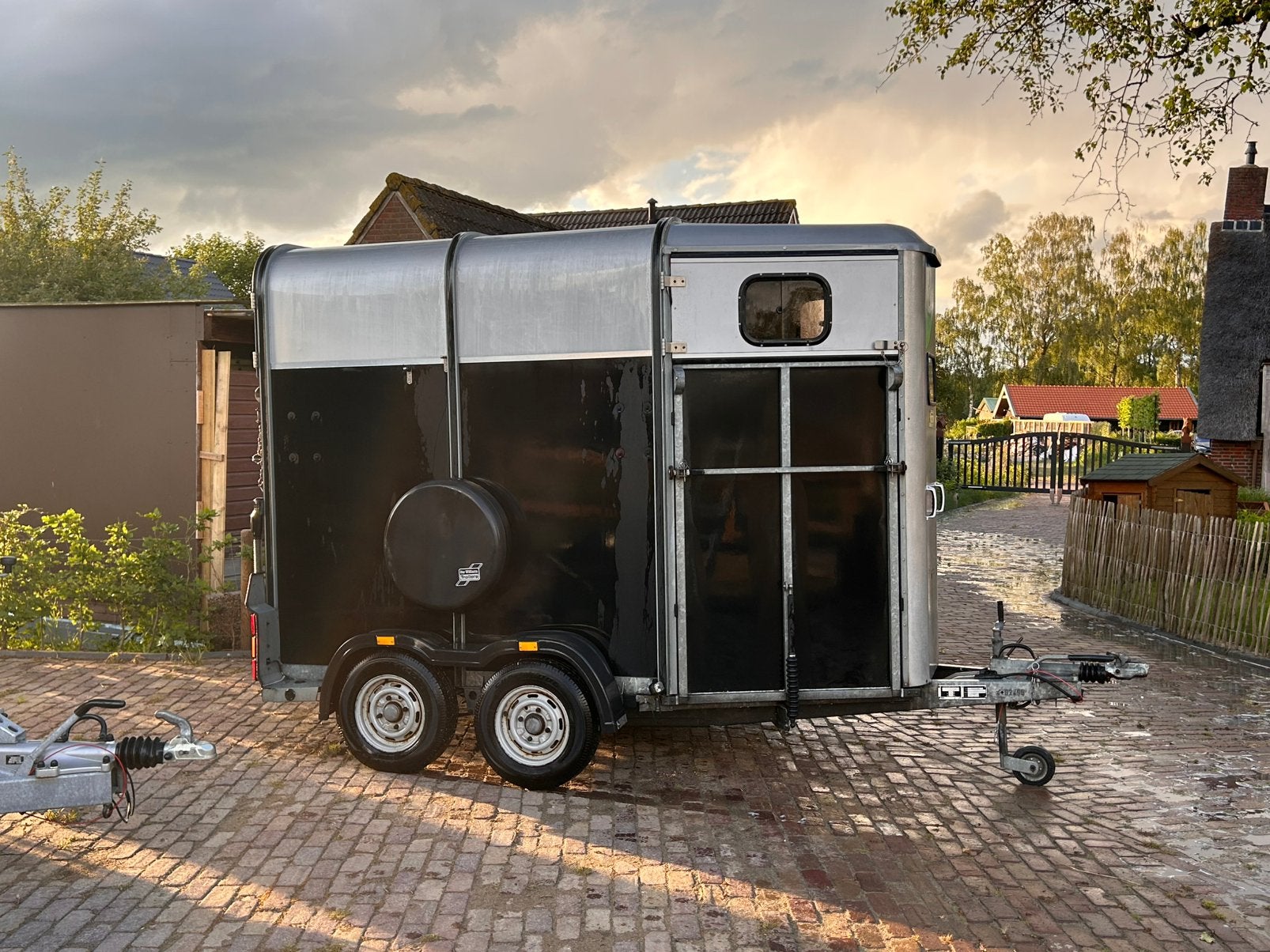 2 paards trailer/vee trailer, Dieren en Toebehoren, Paarden en Pony's | Trailers en Aanhangwagens, Ophalen, Zo goed als nieuw