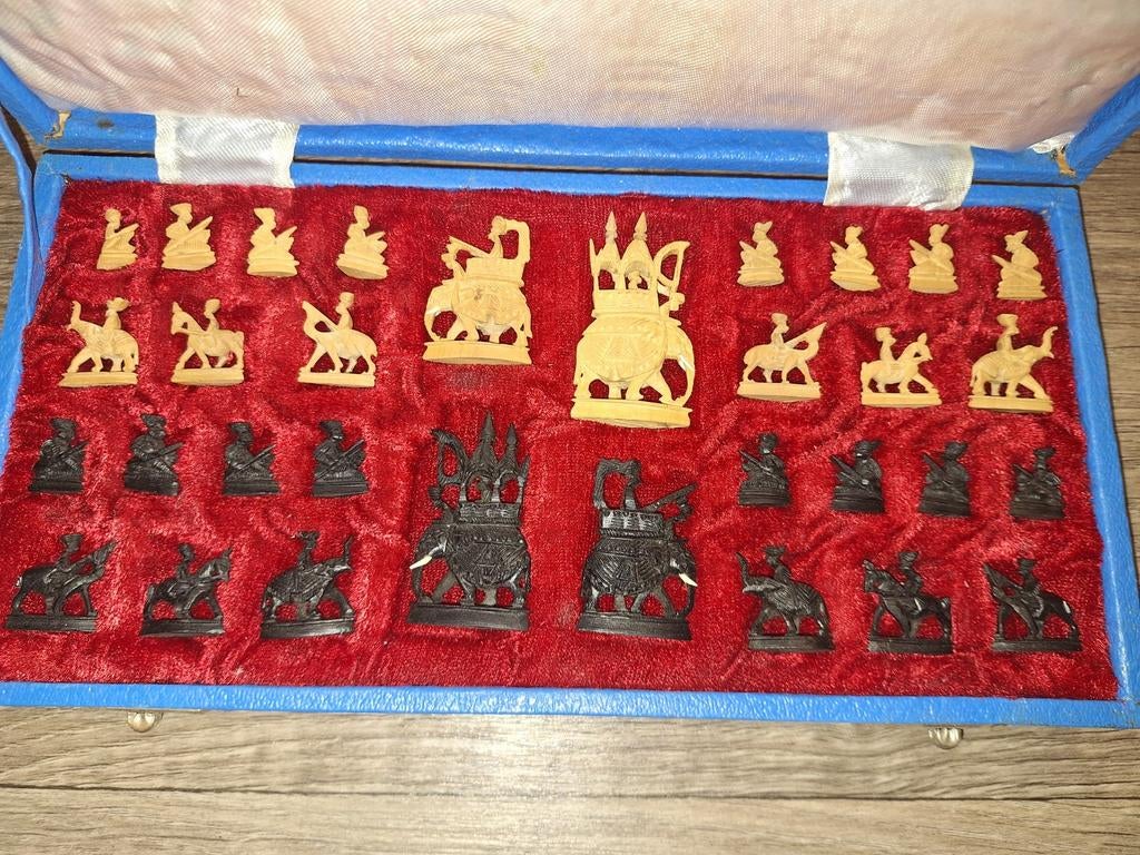 Vintage Thais Schaakspel - Handgesneden Hout, Een of twee spelers, Ophalen of Verzenden, Gebruikt, Onbekend