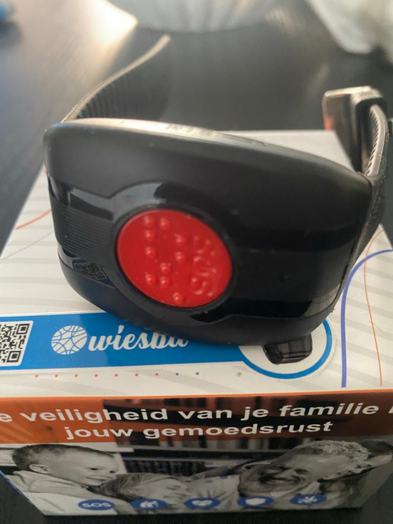 Wiesba SOS Alarm Armband - Veiligheid voor ouderen/kinderen, Ophalen, Zo goed als nieuw, Zwart, Android