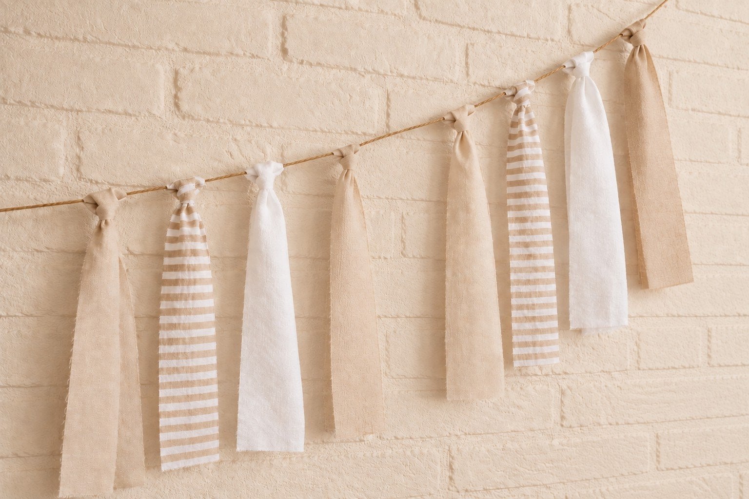 Decoratieve Slinger Beige/Wit - Feestversiering, Ophalen of Verzenden, Nieuw, Versiering, Verjaardag
