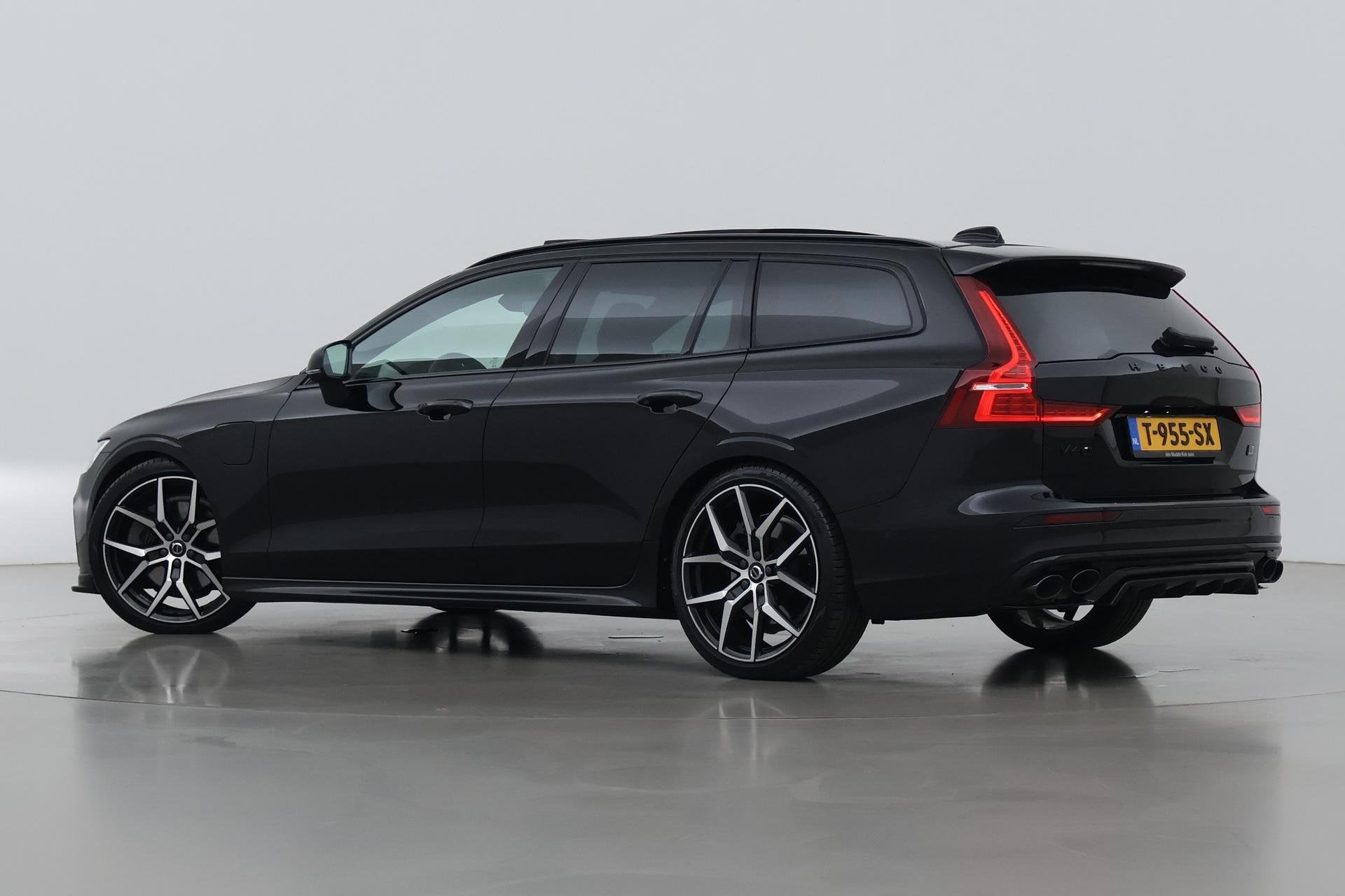 Volvo V60 T8 Plug-in hybrid Ultimate Dark | HEICO Sportuitla, Auto's, Volvo, Automaat, Stof, Gebruikt, Euro 6