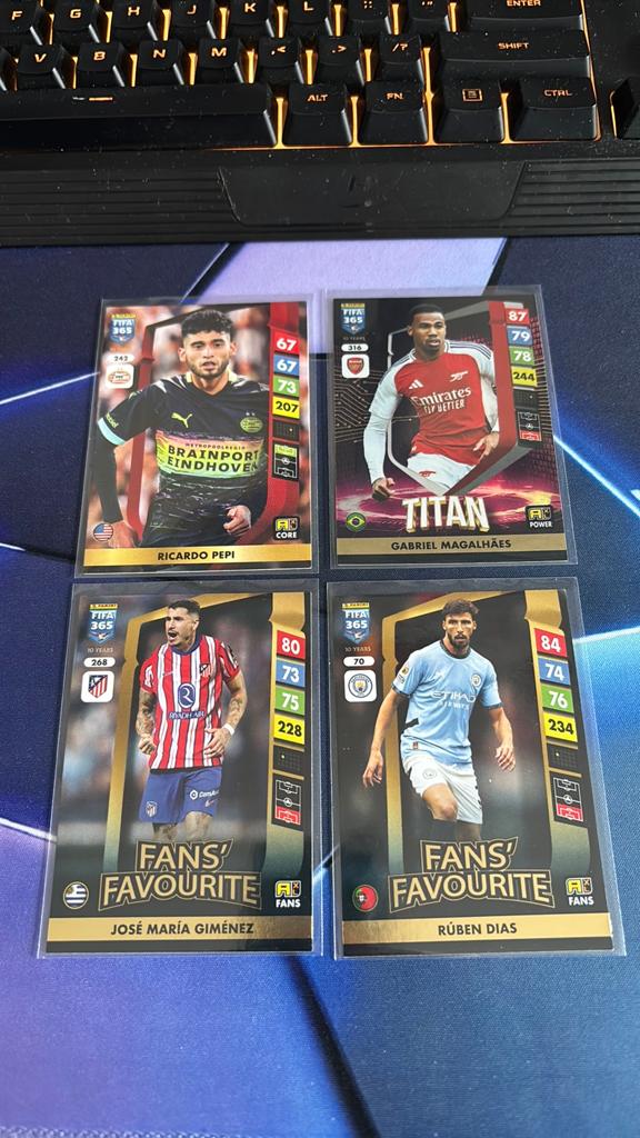 8 cards of Panini Adrenalyn XL FIFA 365 2025, Ophalen of Verzenden, Zo goed als nieuw, Overige binnenlandse clubs, Poster, Plaatje of Sticker