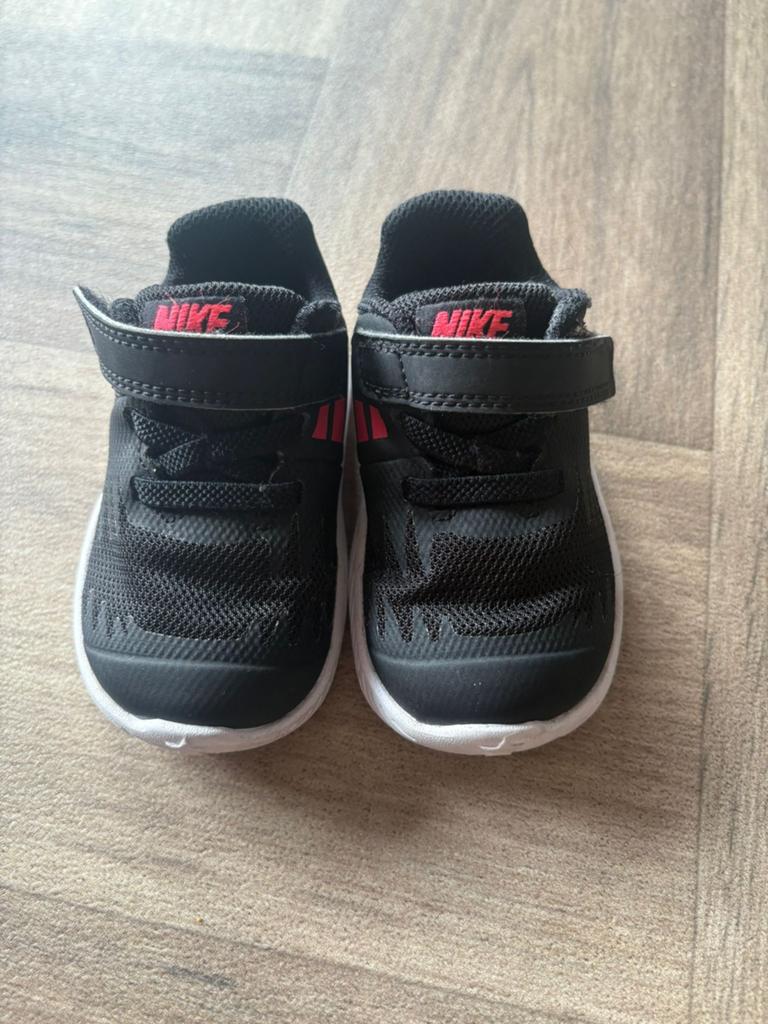 Nike sportschoenen maat 19,5, Ophalen of Verzenden, Zo goed als nieuw, Jongetje of Meisje, Schoentjes