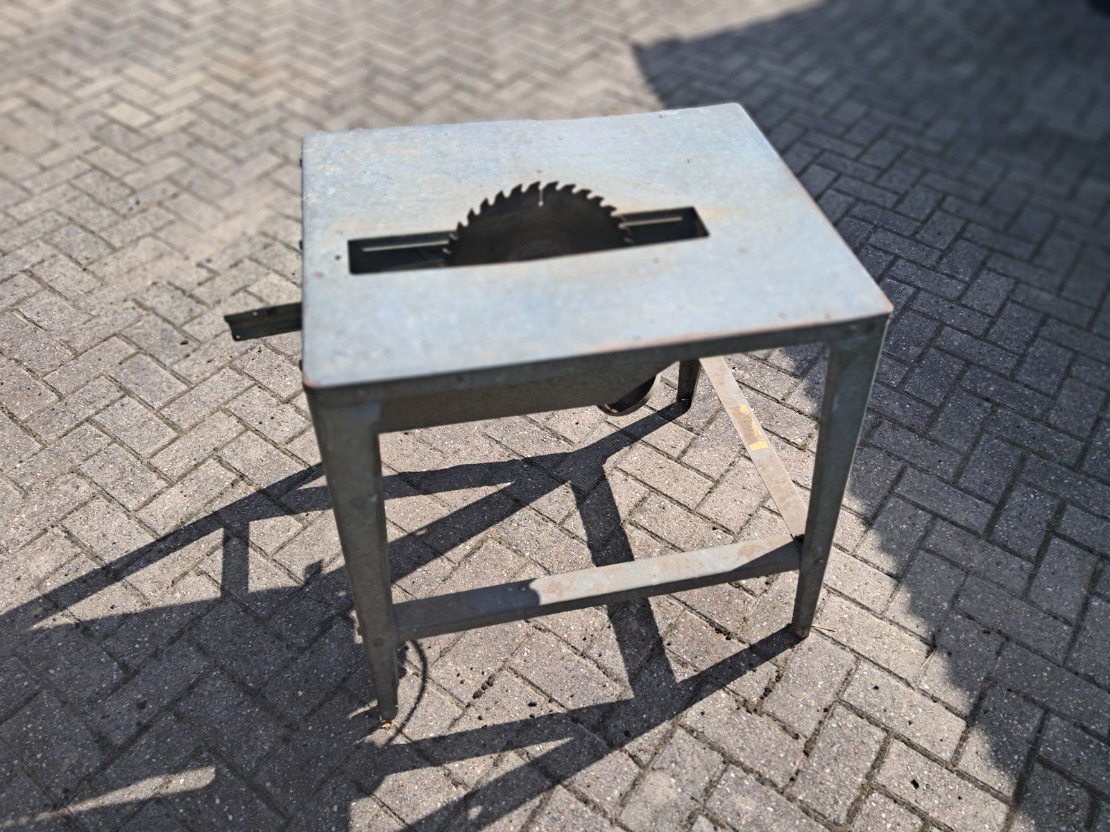 Cirkelzaag, zaagtafel, zaagmachine 220 volt, Doe-het-zelf en Verbouw, Ophalen, Gebruikt, Cirkelzaag, 70 mm of meer