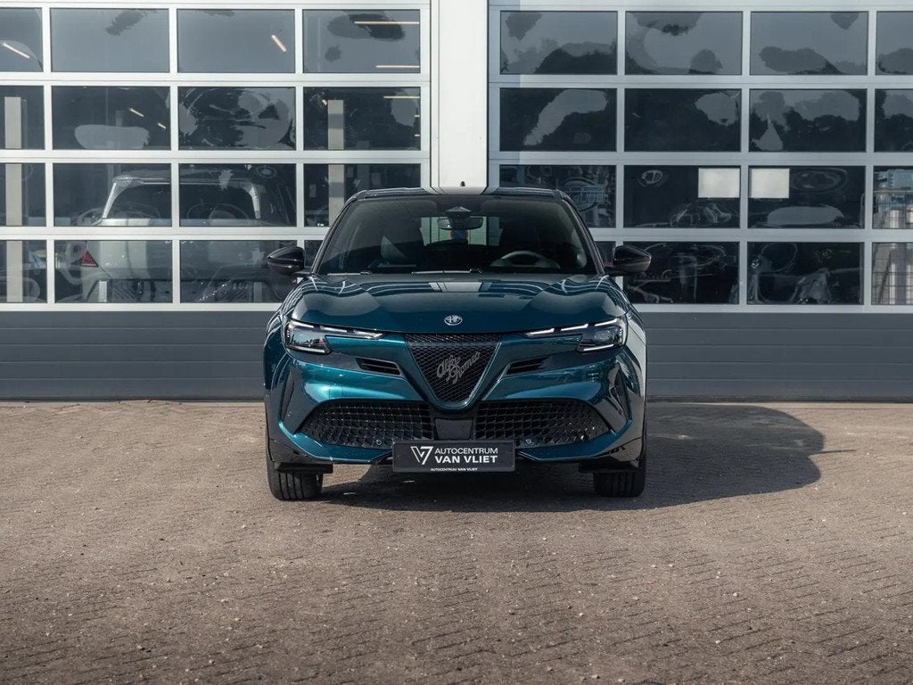 Alfa Romeo Junior Elettrica Ti 54 kWh € 42.592,00, Automaat, Blauw, Leder en Stof, Nieuw