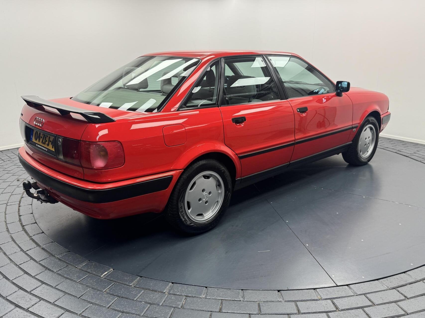 Audi 80 2.0 E Automaat-Airco-Trekhaak-Elek.ramen-Elek.spiege, Stof, Gebruikt, Huisgarantie, 4 cilinders