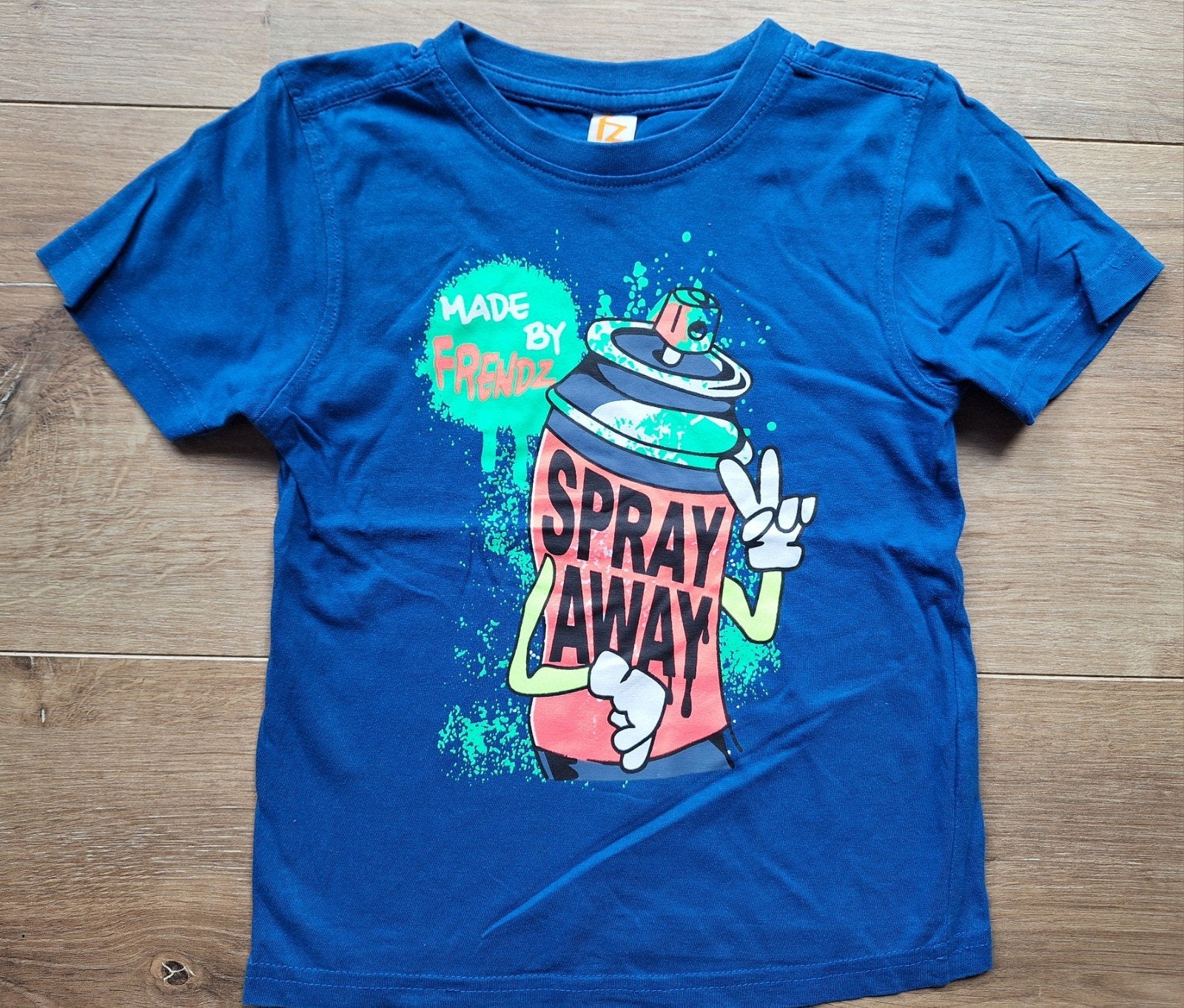 Blauw T-shirt FR3NDZ met 'Spray Away' print, maat 110, FR3NDZ, Ophalen of Verzenden, Zo goed als nieuw, Shirt of Longsleeve
