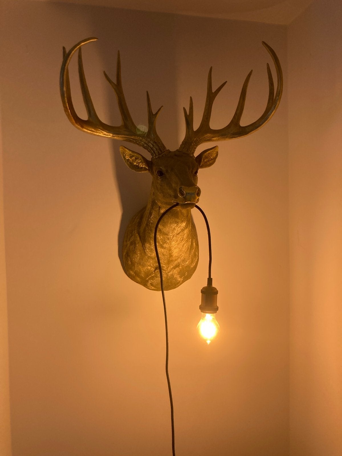 Gouden hertenkop wandlamp 'Harry' XL - Dierenlamp, Ophalen, Kunststof, Zo goed als nieuw, Goud