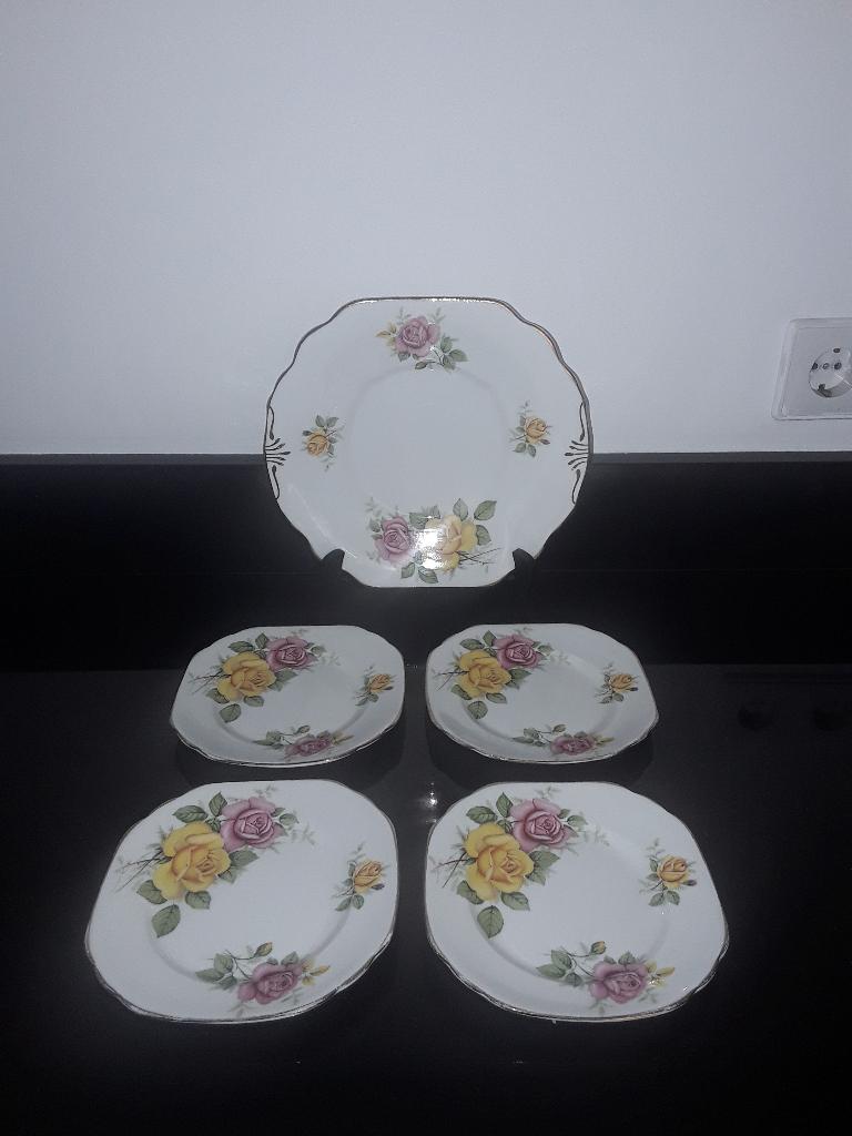 Oud engels 4pers gebakstel met gele&rose rozen, Verzenden, Zo goed als nieuw, Bord(en), Overige stijlen