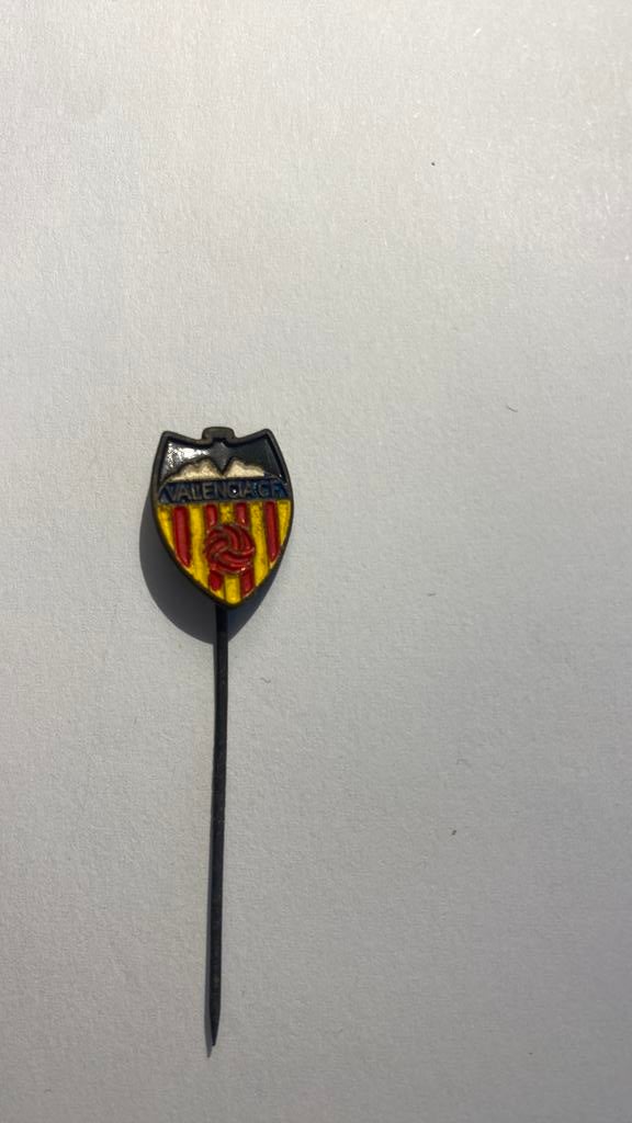 Vintage Valencia CF Speldje – Authentiek Clubembleem, Verzamelen, Speldjes, Pins en Buttons, Ophalen of Verzenden, Gebruikt, Sport