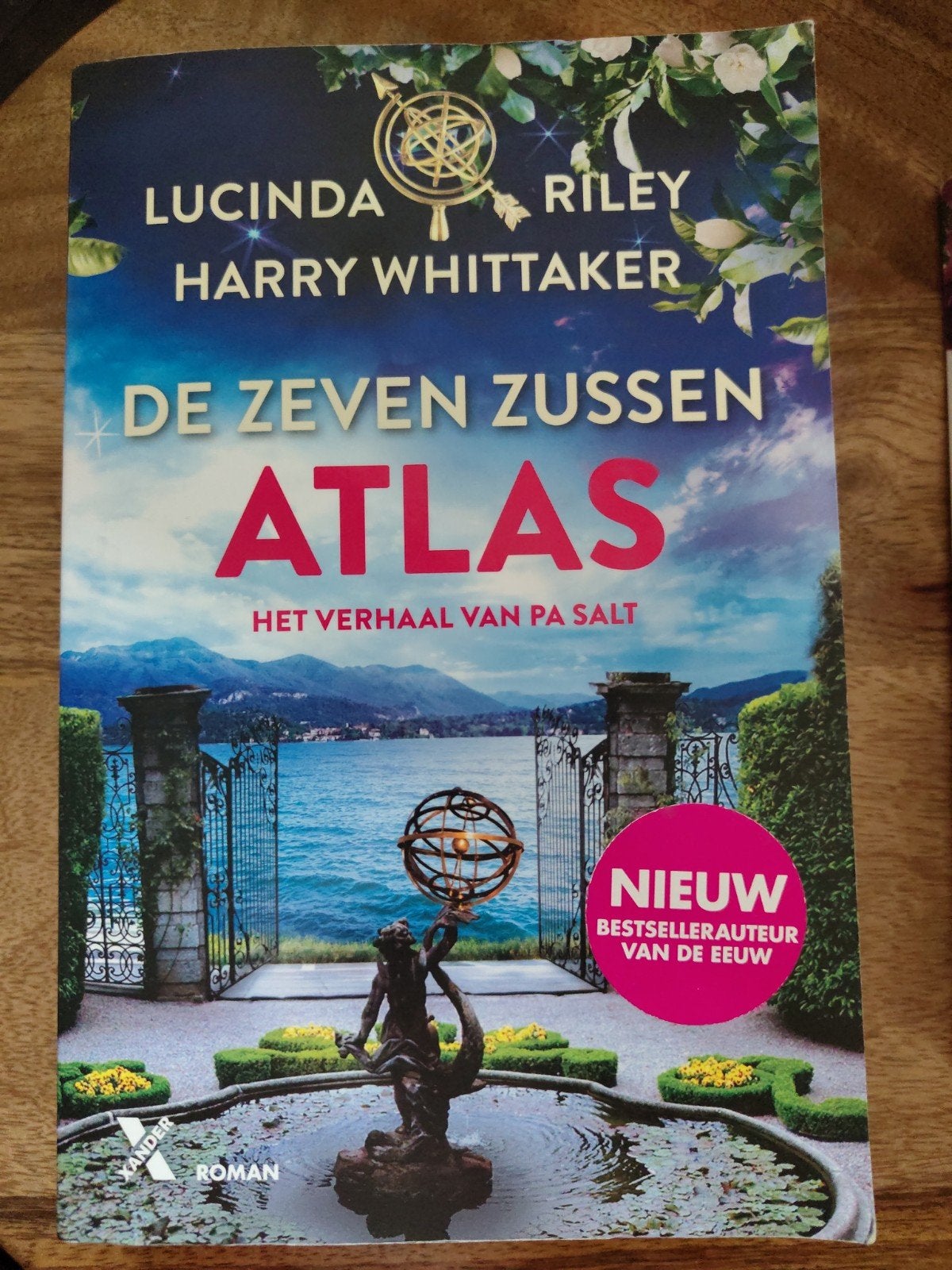 Harry Whittaker - Atlas, Boeken, Ophalen, Zo goed als nieuw, Harry Whittaker; Lucinda Riley