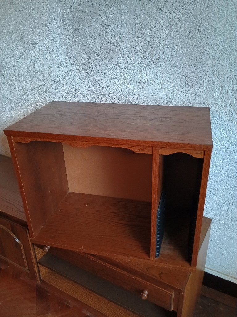 kastje met cd rekje erin    gratis, Huis en Inrichting, Kasten | Dressoirs, Ophalen, Met plank(en), Minder dan 50 cm, Gebruikt