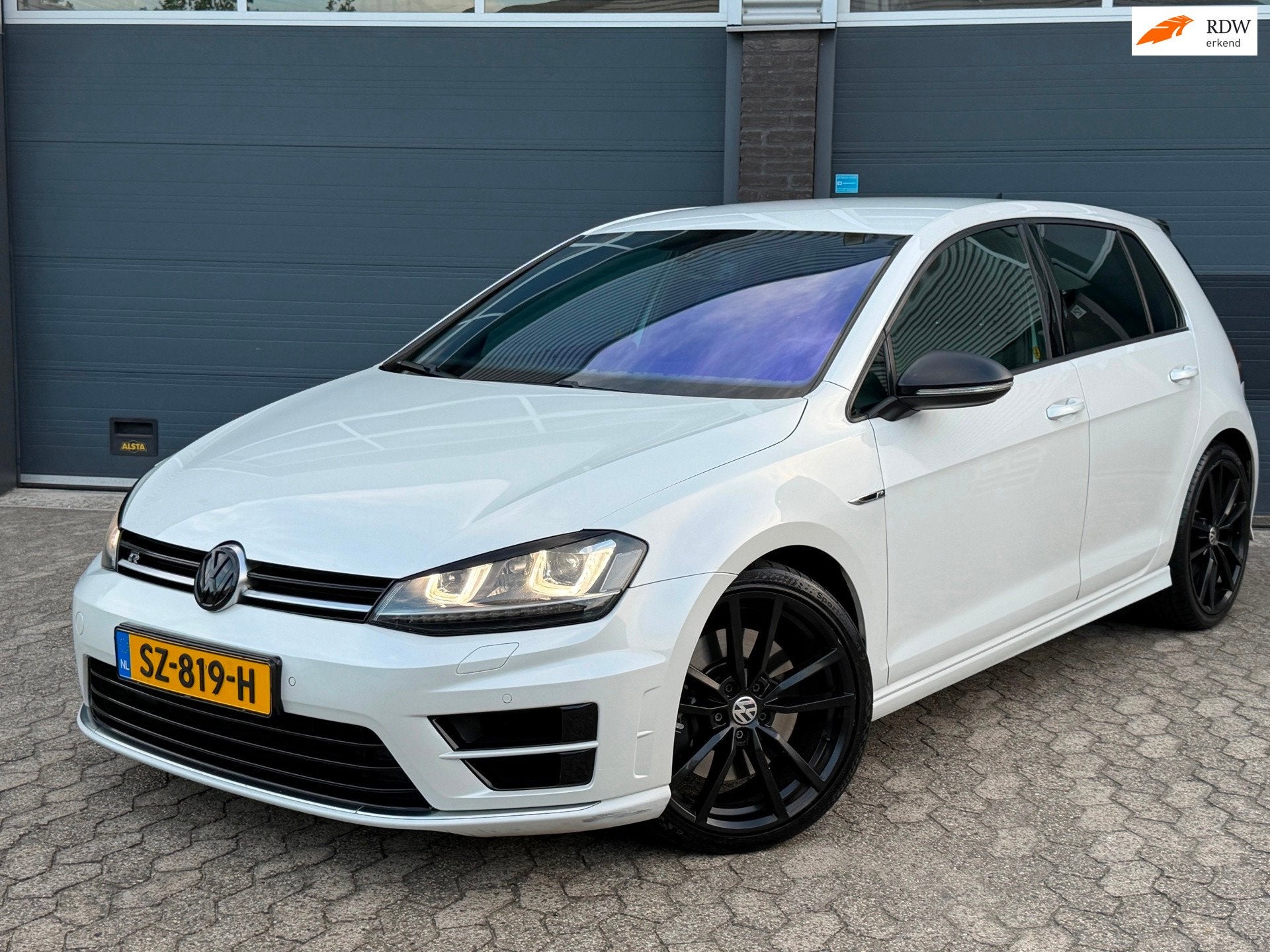 Volkswagen Golf 2.0 TSI R 4Motion|CARPLAY|CAMERA|GROOT NAVI|, Auto's, Automaat, Gebruikt, Euro 6, 4 cilinders