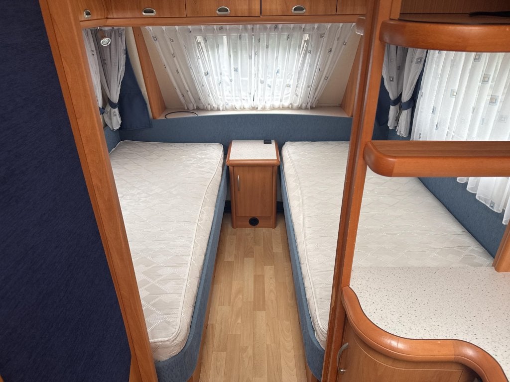Hobby De luxe Easy 495 UL Mover/fietsdrager, Caravans en Kamperen, Caravans, Rondzit, Bedrijf, Overige typen, Tot en met 4