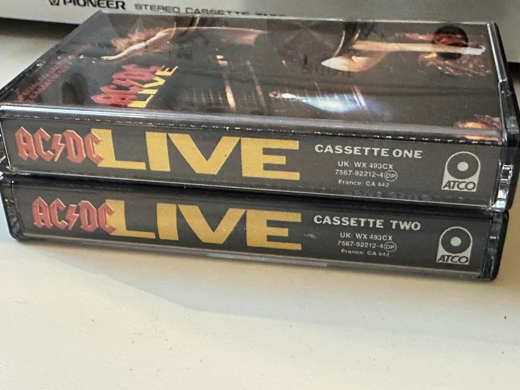 AC/DC -LIVE dubbelcassette, Cd's en Dvd's, Cassettebandjes, Zo goed als nieuw, Rock en Metal, 2 t/m 25 bandjes, Ophalen of Verzenden