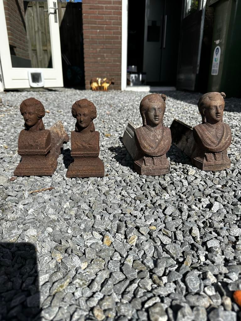 Antieke gietijzeren haardbokken met bustes, Ophalen of Verzenden
