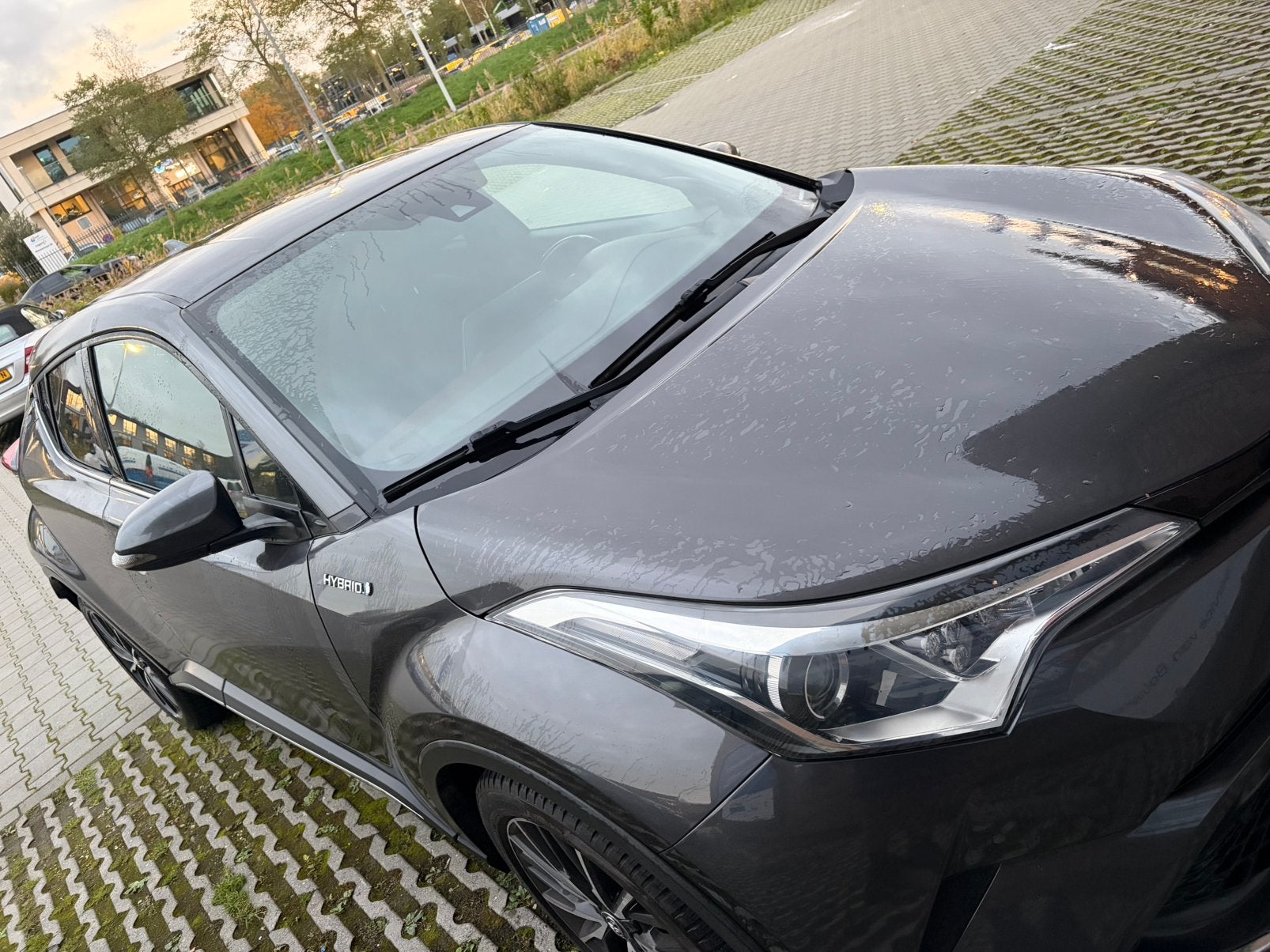 Toyota C-HR 1.8 Hybrid 122pk CVT 2016 Grijs, Auto's, Lane Keeping Assist, 725 kg, 4 cilinders, Leder en Stof