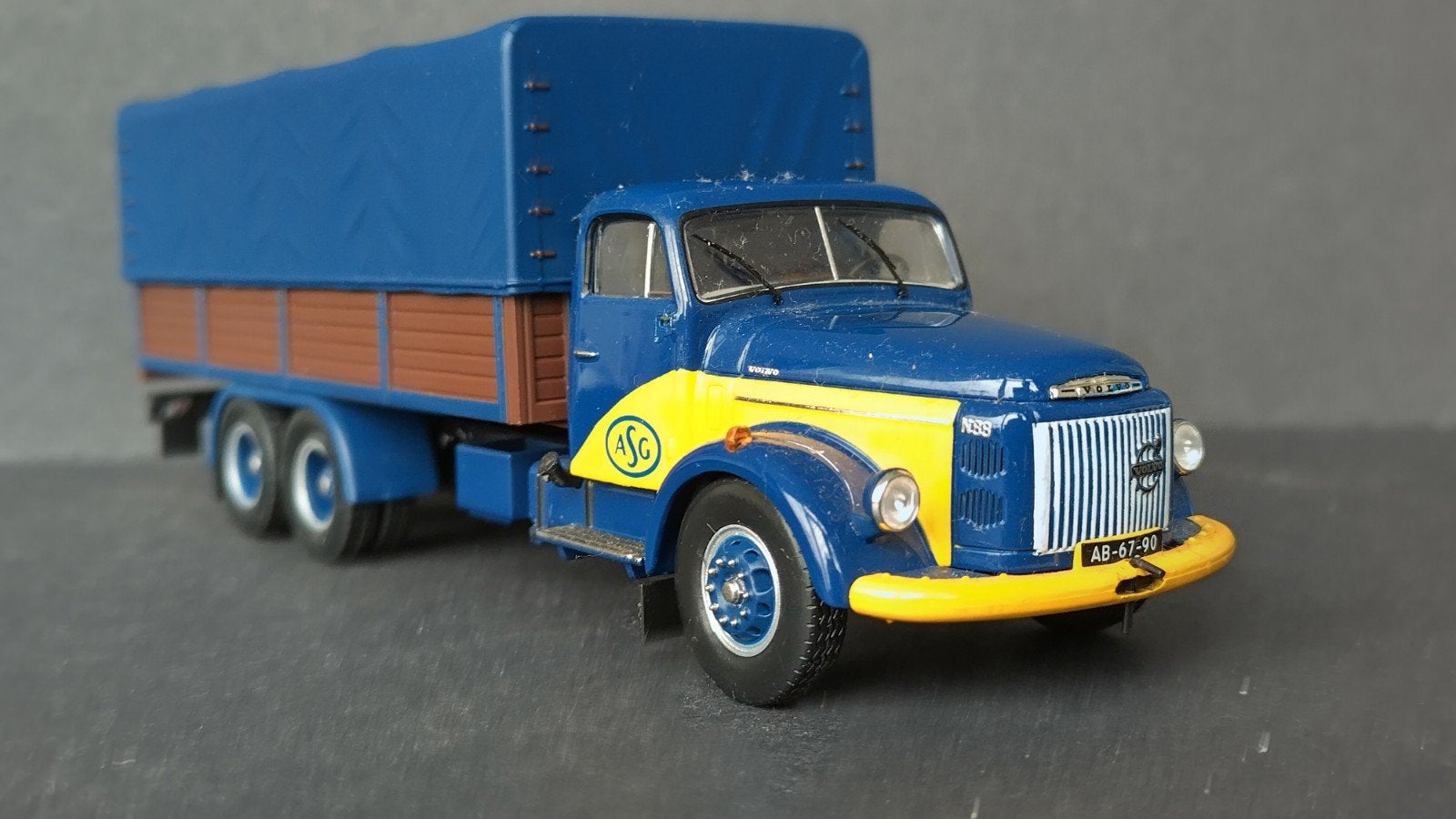 Volvo N88 ASG Spedition 1:43 Altaya Ixo Pol, Overige merken, ., Zo goed als nieuw, Bus of Vrachtwagen