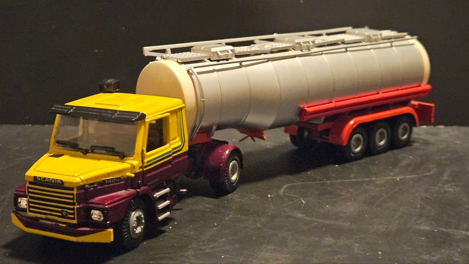 tekno scania 142 h schuurmans, Hobby en Vrije tijd, Modelauto's | 1:50, Ophalen of Verzenden, Gebruikt, Bus of Vrachtwagen, Tekno