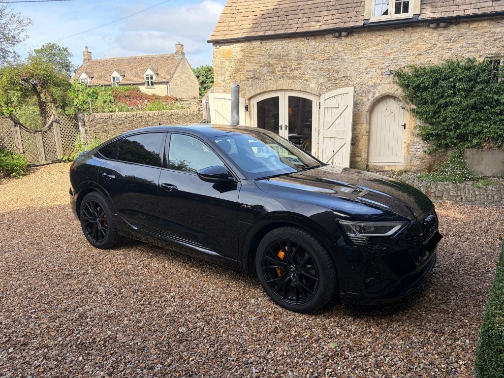 Audi e-tron Sportback 55 quattro S Black Edition 95kWh Full, Auto's, Automaat, Dealer onderhouden, 0 cilinders, 1800 kg