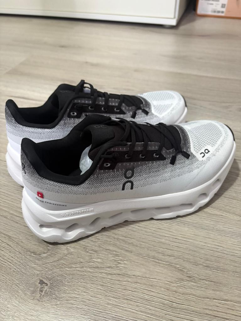 On cloud running, Nieuw, Ophalen of Verzenden, Wit, Sportschoenen