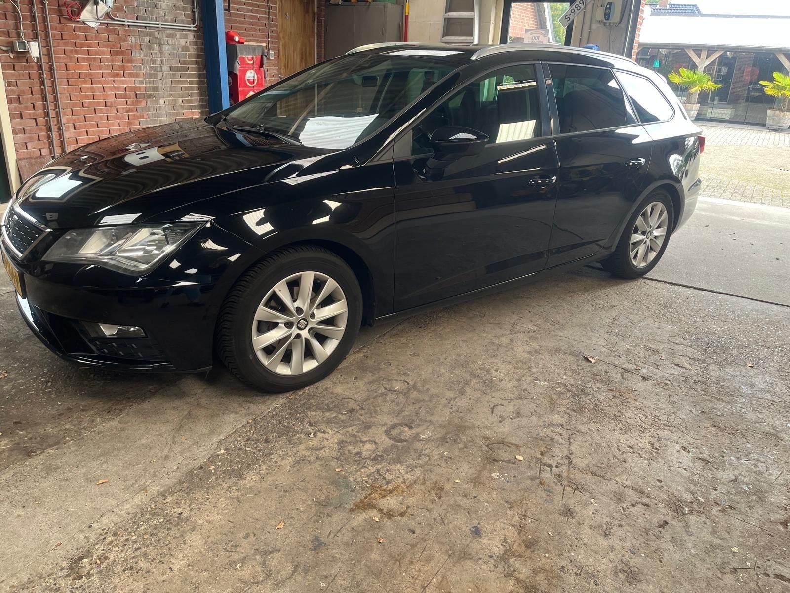 Seat Leon 1.0 ST Style Business Intense, Auto's, Leon, 620 kg, Origineel Nederlands, Stationwagon