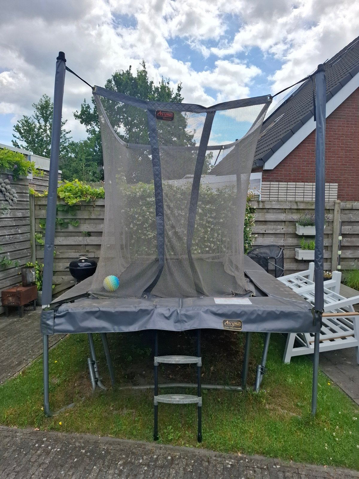 Avyna Trampoline met Veiligheidsnet en Ladder, Ophalen, Gebruikt