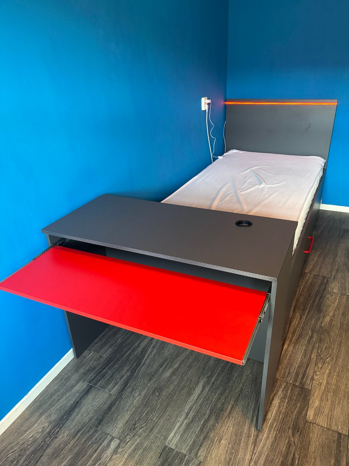 Bzone Gamebed met bureau en uitschuifbaar logeerbed, Huis en Inrichting, Slaapkamer | Bedden, Ophalen, Overige materialen, Gebruikt