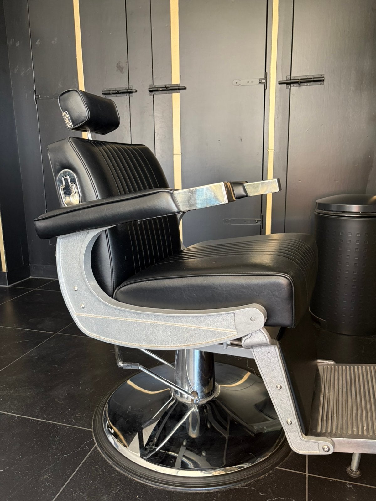 Professionele Hairway barberstoel - zeer nette staat, Diensten en Vakmensen