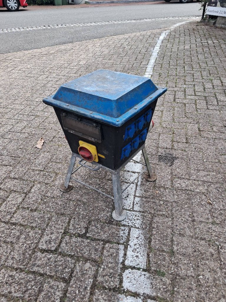 Paddestoel voor stroom, Ophalen, Zo goed als nieuw, Stopcontact