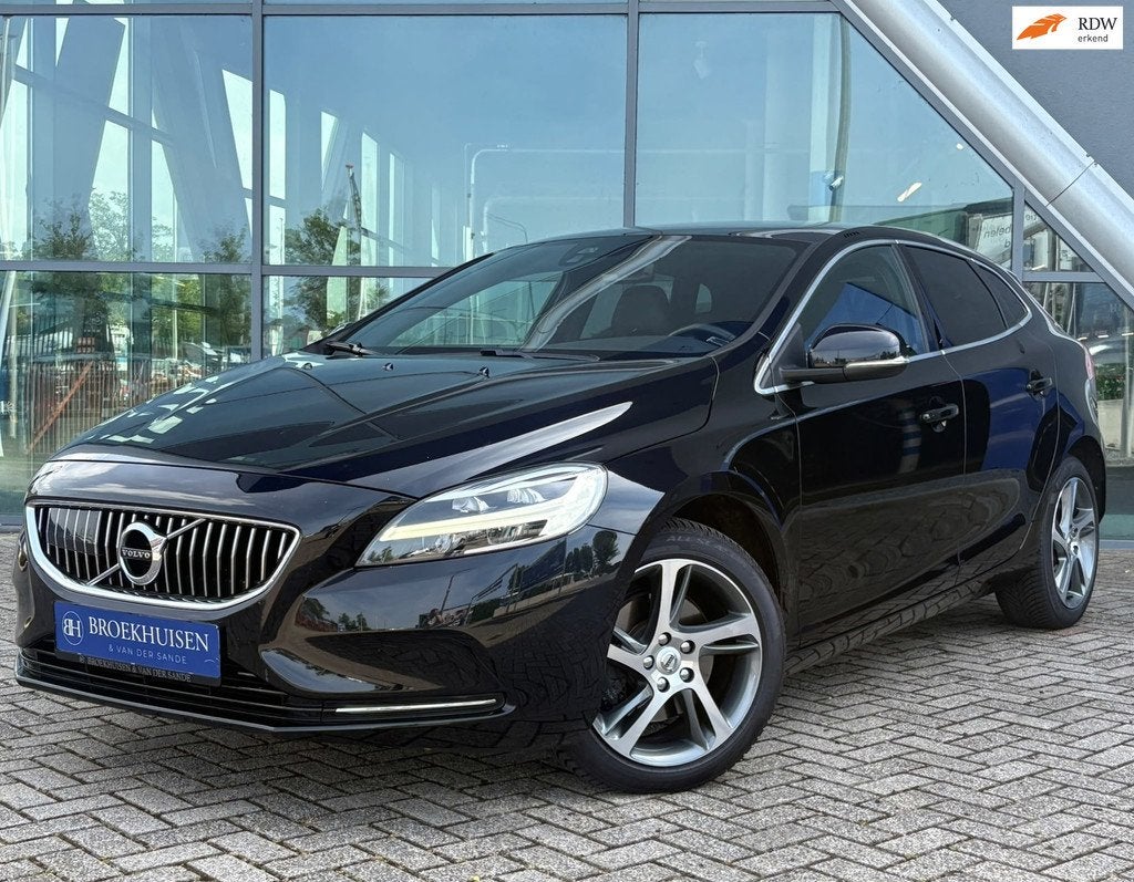 Volvo V40 2.0 T2 Inscription Panoramadak / Stoelverwarming /, Gebruikt, 4 cilinders, Bedrijf, Handgeschakeld