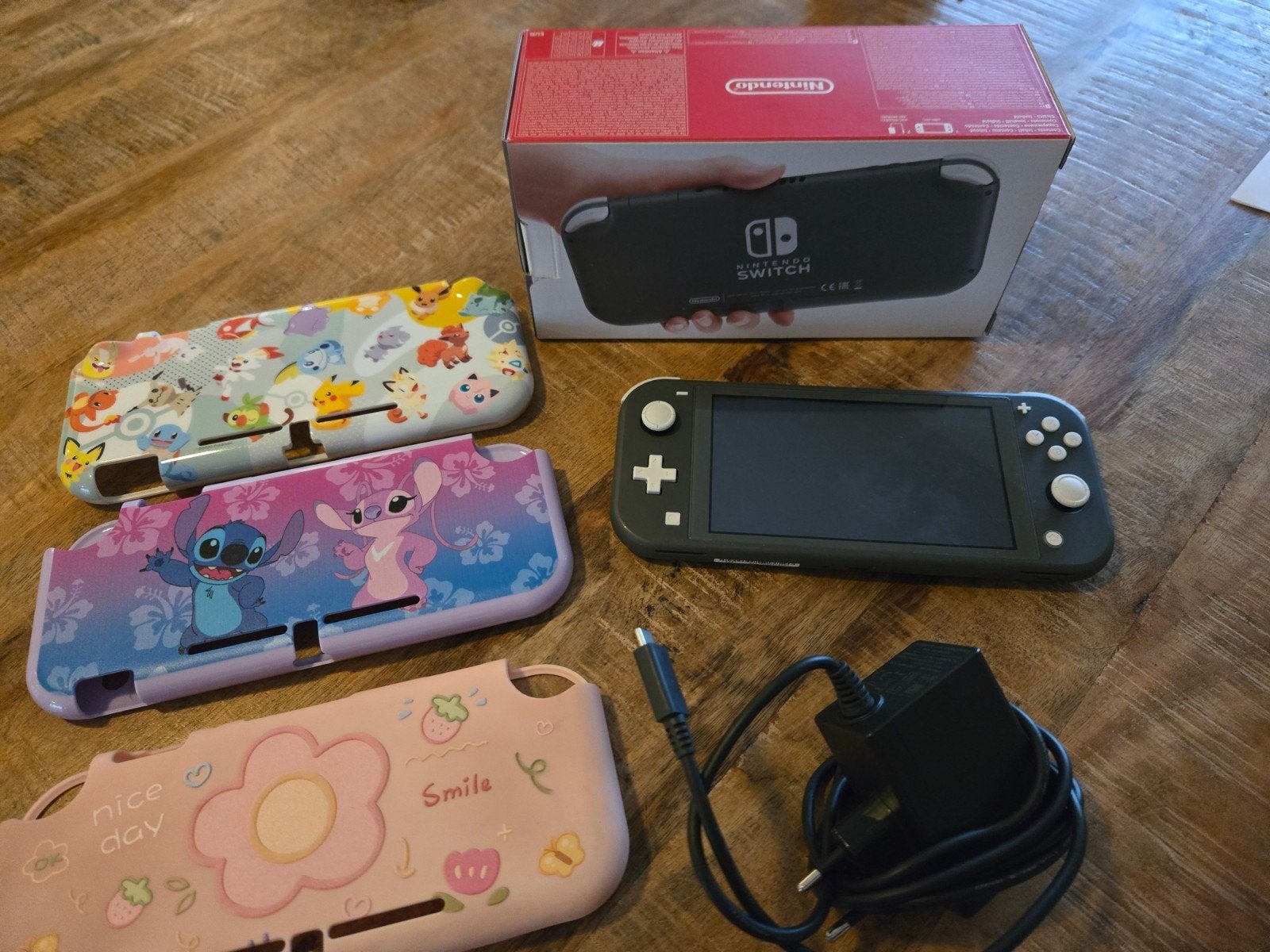 Nintendo Switch Lite met doos,oplader en 3 hoesjes, Ophalen of Verzenden, Zo goed als nieuw, Zonder controller, Switch Original
