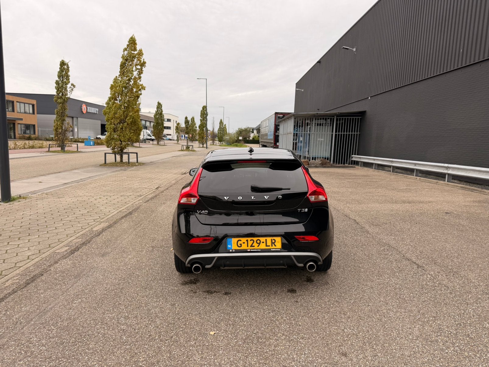 Volvo V40 1.5 T3 152PK Geartronic 2019 Zwart - R Design, 1498 cc, Zwart, 4 cilinders, 700 kg
