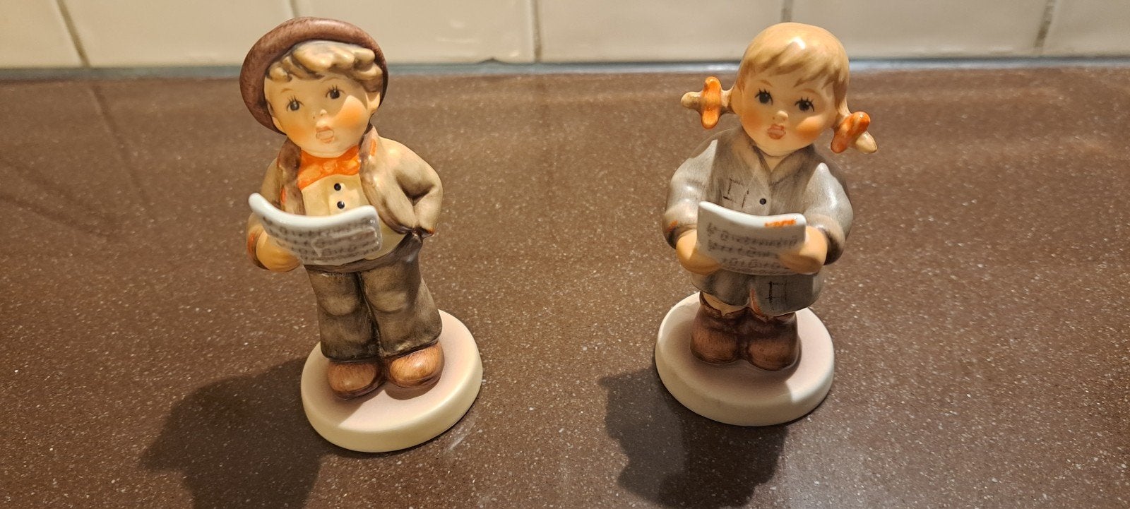 Goebel Hummel Beeldjes: Jongen en Meisje, Exclusieve Editie, Verzamelen, Ophalen of Verzenden, Zo goed als nieuw